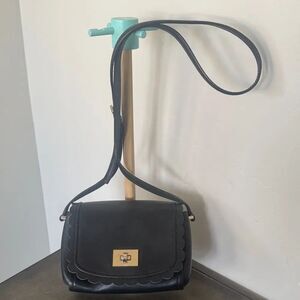 Kate Spade Classic Black Scalloped Leather Shoulder Crossbody Bag Versatile GUC